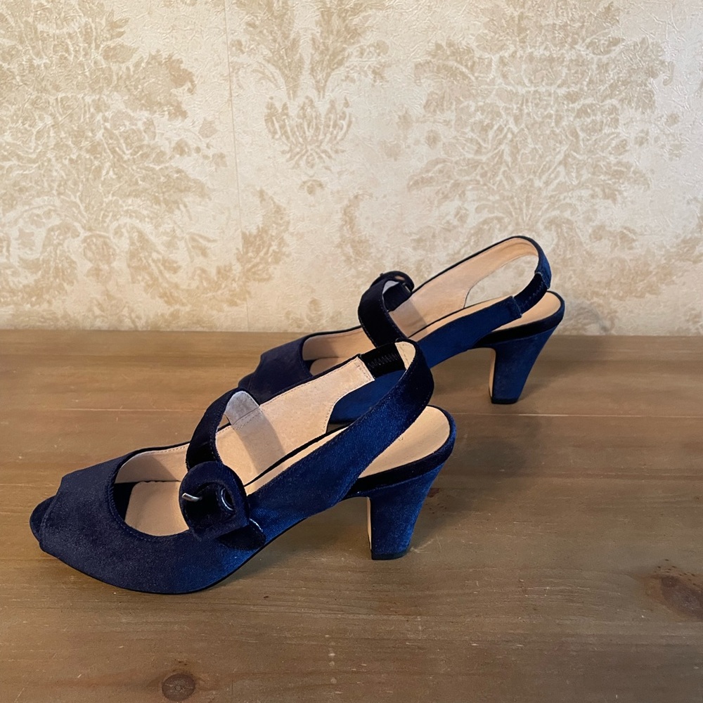 BNWT Chelsea Crew peep toe heels